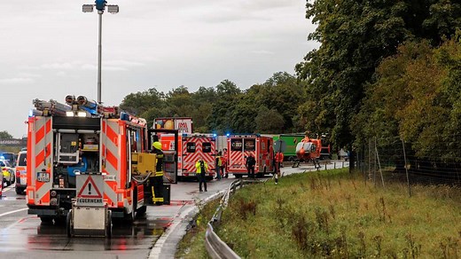 Tödlicher Unfall auf A3-Rastplatz – Motorradfahrer kollidiert mit Lkw