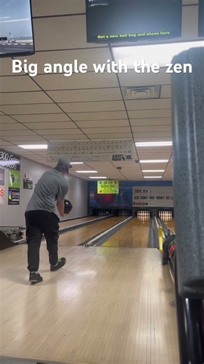 Big angle with the Zen #2handedbowling #bowlingcenter #bowling #pba #viral