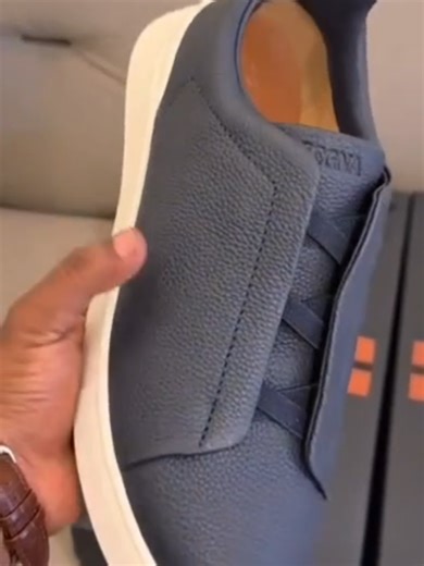 Un style épuré qui fait toute la différence. Cette chaussure allie élégance moderne, confort absolu et finition soignée, parfaite pour ceux qui veulent marcher avec assurance et distinction au quotidien. Que ce soit pour le travail ou les sorties, elle sublime chaque tenue avec sobriété et classe. #Tendance2026 #QualitéSupérieure #Djibouti 🇩🇯 #creatorsearchinsights