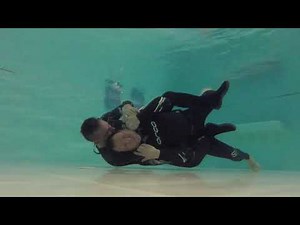 Unterwasserkampf Fight underwater