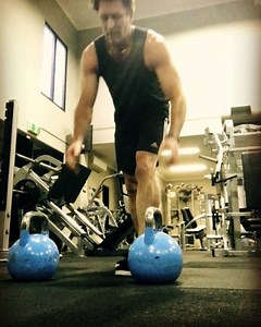 31K views · 759 reactions | Here we go again, a session of Man Makers! This exercise is so hard. It's keeps you mentally strong, fit & healthy. It also keeps your belly in check, well most of it:) #petemurray #camacho #manmakers #keepfit #health | Pete Murray | Facebook