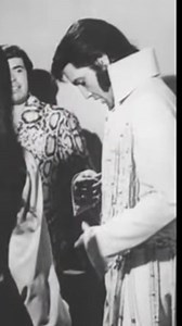 Elvis Presley Walk a Mile in My Shoes - The King's Performance