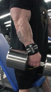 Been awhile since I touched the 140s on db shoulder press. Paused at the bottom for 6 reps. Did 2 sets of the 120s for 10 prior to this!!!!!! @joereizer @revive_md (MUTANT) @getrawnutrition (MUTANT) @youngla (MUTANT) @made2macro (mutant) @gym_pin (MUTANT10) @primefitnessusa (MUTANT) @skinny.beef(MUTANT) ————————————————————— #igbody #ig_fitness_freaks #igfit #instagramfitness #instafit #instafitness #allornothing #fit #fitfam #fitbody #fitnessfreaks #eatcleantraindirty #trainharderthanme #dedica