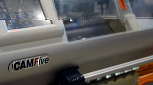 🤔¿Tejedora de cuellos con letras? CAMFive tiene la mejor opción. 🏅La nueva Tejedora CAMFive 2020 es más rápida y con el tamaño exacto para tejer cuellos y puños las 24 horas. ✌Y para segurar su #Progreso, brindamos instalación, capacitación y 2 años de garantía. #TejedorasCAMFive #Tejedorascolombia #Tejedorarectilinea #Cuellostejidos | Camfive Corporation Colombia