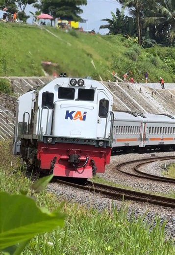 Kereta Bangunkarta Anjlok di Bumiayu