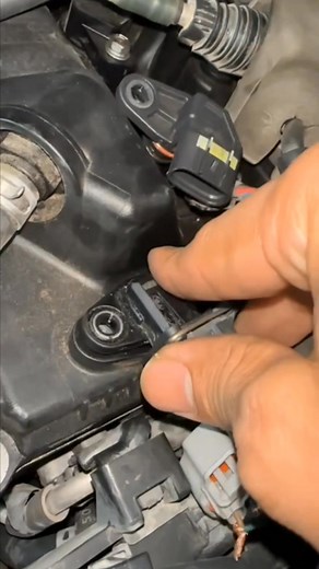 217K views · 1.3K reactions | CamshafT sensor fix | car technician | Facebook