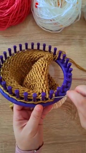Knitting loom for beginners step by step #knitting #crochet #scarf #knitting_loom_eljammari #hat #tejidos #bag #action #art #fblifestyle #handmade #happy #homedecor | Ouabd Zaina