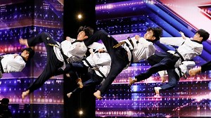 76M views | Imagínese un acto que puede volar tan alto que Terry Crews se vio obligado a golpear su Golden Buzzer. El Equipo World Taekwondo ES ese acto | AGT Español | Facebook