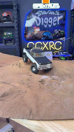 Unboxing the latest Axial SCX24 1967-72 C10 now in Two-tone #scaleadventure
