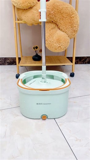 Clean like a professional with our detachable mop! #homettler #spinmop #mop
