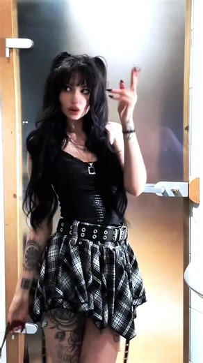 Exploring Alternative Fashion Trends: From Grunge to Alt Style