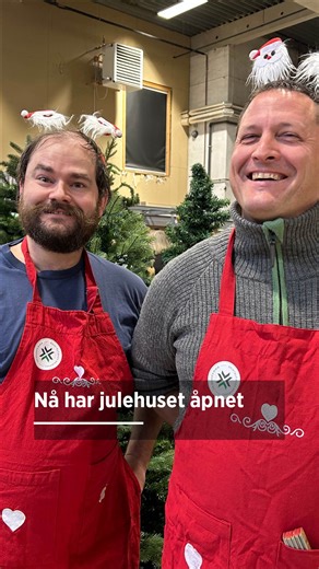 Mange som gleder seg til jul 🤶🏼🎄 Da julehuset på @brukanes åpnet torsdag, sto folk i kø før åpningen! Les mer i link i bio #brukanes #raumnes #julehus | Raumnes