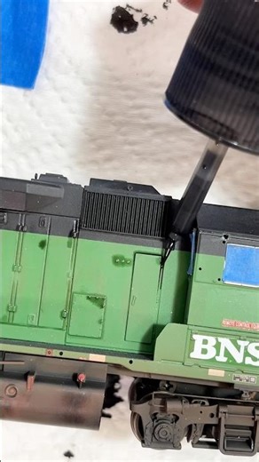 Super easy weathering technique #modeltrains #hoscale #trains