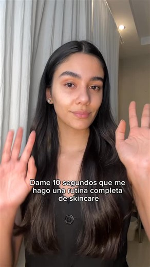 Hay días en los que solo quieres maquillarte rápido, verte bien y saber que estás cuidando tu piel. Para eso existe Make Up Care 💗 | Avon