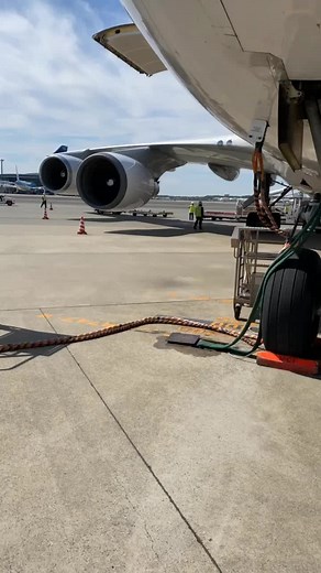 Boeing 747 Parking Spot Surprises with FedEx Light Twin Pilots