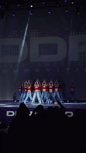 BΛBY FӨX on Instagram: "EHICAM STAGE🥈 Coreografía:🙋🏽 Asistencia: @fox_vzlaa @ivancho.___ Primera vez coreografeando un montante competitivo, gracias Dios, gracias a todos por confiar, especialmente a @fox_vzlaa que me brindó la oportunidad y creyó en mi. También a @ivancho.___ que juntos tuvimos la idea y estuvo allí desde el momento 1! Y gracias a todos el team que dijo “si” a la idea. sin ustedes nada de esto fuese posible. REPRESENT @ehicamcrew @thespace.ds 🩸❤️👈🏽 #dance #reggaeton #perf