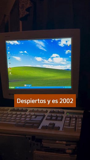 81K views · 2.4K reactions | Te despiertas, enciendes la PC… y el ventilador ruge como un avión. Windows XP carga lento pero seguro. MSN Messenger parpadea. El fondo es el clásico prado verde. No hay redes sociales, pero sí juegos preinstalados y carpetas llenas de sueños. Bienvenido a 2002 #RetroTech #WindowsXP #WindowsXP #viralvideochallenge | Avantec | Facebook