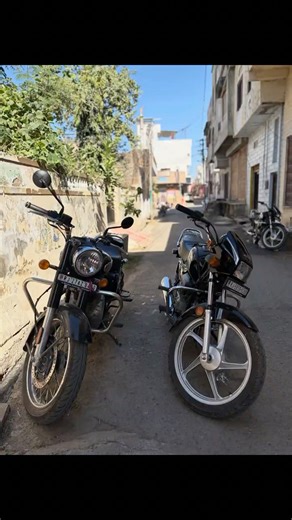 Bullet vs Splendor – Aapko Kaun Si Pasand Hai? 🤔🔥 #shorts #bulletlover #splendor