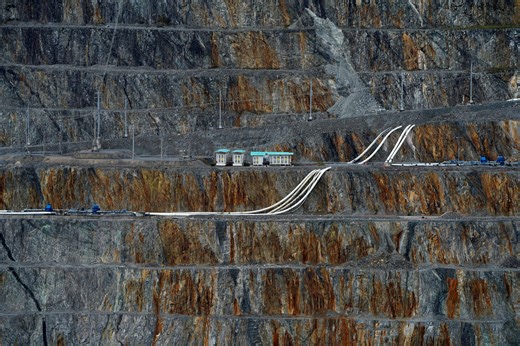 Panama authorizes First Quantum to remove material from closed copper mine
