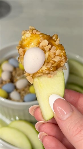 viral caramel apple cheesecake dip recipe 🍏 #recipe #apple #easydessert #dessert #viral #easyrecipe