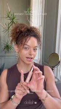 Jenny shows us an easy flawless look with delilah makeup #makeup #flawlessmakeup #shorts