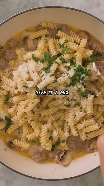 Creamy mushrooms & sausage pasta 🤗 | HONEYSUCKLE