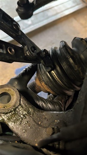CV boot clip installation using proper tool / no leaks,perfect fit 😀