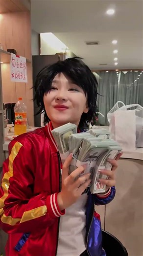 Who cut Harley Quinn's long hair#kpop#cosplay