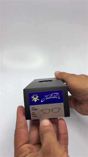 DIRETO DO COFRE 💎🥷 on Instagram: "JULIET INFINITE HERO (2011) A edição Infinite Hero nasceu como um projeto da Oakley para apoiar e homenagear combatentes e heróis de guerra. Parte do faturamento dessas peças sempre foi destinada à fundação Infinite Hero, que investe na reabilitação física, mental e psicológica de ex-combatentes, além de oferecer suporte às famílias de soldados que perderam suas vidas. O projeto também impulsionou o desenvolvimento de tecnologias de reabilitação, como exoesque