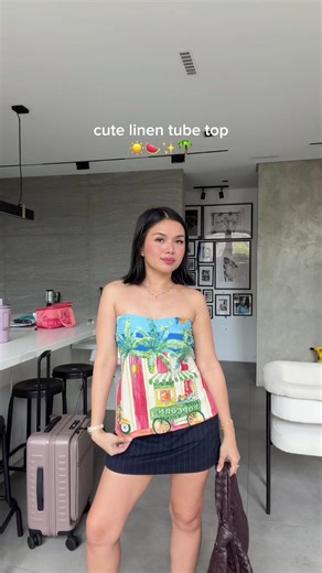 Chic Tube Top Outfit for Moms