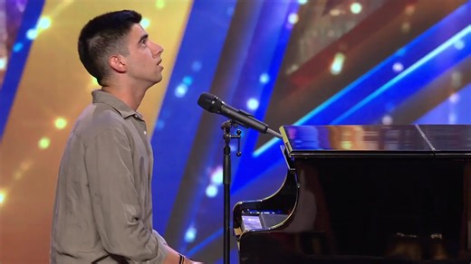 Paula Echevarría se rompe al dar su segundo pase de oro a un joven que le canta a su madre fallecida por cáncer 💔 https://ver.tw/qorf1 | Telecinco