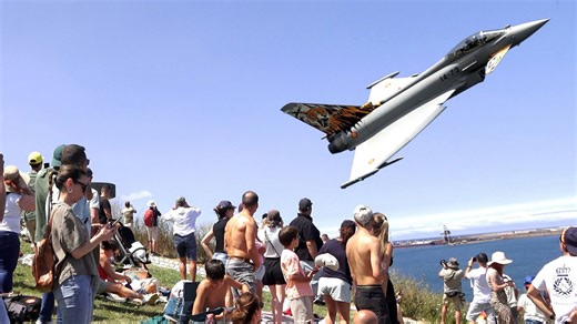 Tiger On the Hunt – Spanish Eurofighter Stuns at Gijón Airshow