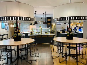 SAS Lounge Review at Newark Liberty International Airport (EWR) For Emirates Business and First Class Passengers