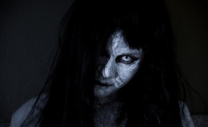 5 Permainan Memanggil Hantu Paling Mengerikan di Indonesia dan Dunia : Okezone Women