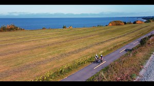 344 reactions · 122 shares | ☀️ Dans la région, chaque secteur a son accent, sa couleur, sa personnalité. Au Lac-Saint-Jean, c’est la mer d’eau douce qui s’impose. Plages infinies, bleuetières, véloroute, camping… et toujours les saveurs locales qui rassemblent. Et vous, qu’est-ce qui vous fait décrocher au Lac-Saint-Jean? ️ Pour planifier vos prochaines vacances au Lac-Saint-Jean: https://bit.ly/3YeAI5M | Tourisme Saguenay-Lac-Saint-Jean | Facebook