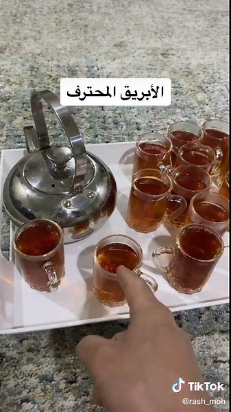 Tea Preparation Process: Pouring and Serving Techniques