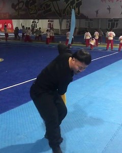 8.3K views · 411 reactions | [ WUSHU TUTORIAL ] WUSHU&Basic Movements: 刀的起始动作 Dāo de qǐ shǐ dòngzuò [ ENG ]Beginning GoM for broadsword （A kind of） For coming in LongHui contuc us: zhaojiewushu@gmail.com Visit our website: www.internationalwushuacademy.com | 龙 “Long Hui” International Wushu Academy 汇 | Facebook