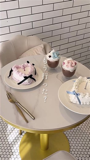 . 📍立川【 @pimiri_cafe_tachikawa 】 穴場韓国っぽカフェ 𓂃 𓈒𓏸 ✍🏻注文内容 ・ハートケーキ(ピンク、水色) ・リボンココア(ピンク、水色) ☕️空間 席数15組分くらい。 穴場韓国っぽカフェと2回目のコラボ🎀 ちょうど一年前くらいにコラボしたpimiriさん。 今回またコラボさせて頂くことになりました！ 推し活にもぴったりなハートのケーキ🫶 白には水色のリボン、ピンクには黒のリボンを合わせました◎ そして普段のココアにはリボンのメレンゲをトッピング。 メレンゲ単体でも売ってるから、好きなメニューにトッピングして自分だけのかわいいを作ることもできます💭 コラボメニューは12/1から。 ケーキは事前予約制です！ ぜひ行ってみてね〜 ┄┄┄┄┄┄店舗情報┄┄┄┄┄┄ 店名 pimiri cafe 住所 東京都立川市錦町1-9-14 営業時間 11:00〜19:00(定休日なし) アクセス 立川駅から徒歩8分、 西国立駅から徒歩5分 支払方法 現金、カード、電子マネー 作業環境 wifiなし、電源あり 混雑状況 日曜の12時でお客さんは2組 その