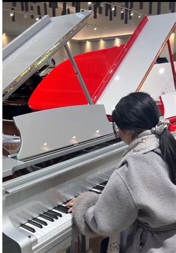 How iconic is this grey Steinway 🎹& ofc I have to wear a matching outfit for it 🩶 Tom Lee Music Vancouver has the best and greatest selection of digital keyboards, acoustic upright pianos, grand pianos, hybrid pianos, materials/resources, and other instruments 🎹🎶🎸 And fun fact I’ve been coming to this store ever since I started piano at 4 years old, so it always feels special to come back here 😁 Store: @Tom Lee Music Piano: @Steinway & Sons 📍Save this post to come back and listen to relax