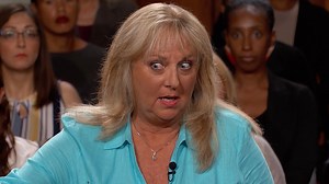 Lisa claims her neighbor’s dog jumped a fence and attacked her when she was walking outside! | Judge Judy