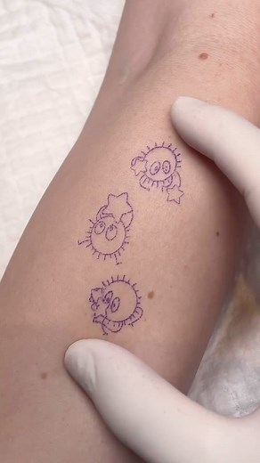 Spirited away the soot sprites tattoo process tattoo artist Ziv #spiritedawaytattoo #spiritedaway #sootsprites #susuwatari #tattooartist #tattooprocess #tattootechnique #howtotattoo #tattootutorial #tattootips #tattooforbeginners #tatuaje #tatuador #tattooapprentice