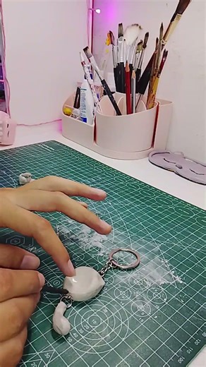 how to make 👩🏻‍🎨 cute cat keychain with modeling clay 🩷✨👀