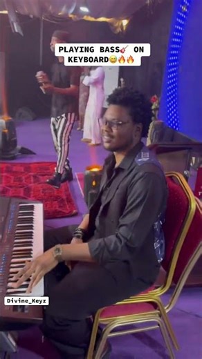 Playing Bass🎸 guitar on keyboard 🎹 😃🔥🔥