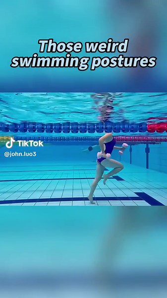 A different underwater dance tiktok #foeyou #fyp #viarl #swim #swimmingpool #posture#immersive