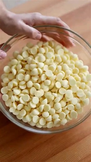 Swirling Christmas Fudge Bars Festive Red & Green Swirled North Pole Christmas Fudge Bars Ingredients: 3 cups white chocolate chips 1 (14 oz) can sweetened condensed milk 1 tsp vanilla extract ½ tsp peppermint extract (optional) Red gel food coloring Green gel food coloring ½ cup holiday sprinkles (optional) ¼ cup crushed peppermint candies (optional) Directions: Line an 8x8-inch dish with parchment paper, leaving an overhang for easy removal. In a microwave-safe bowl, heat white chocolate chips