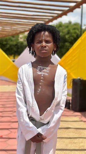 Prefeitura de Teofilândia on Instagram: "Um momento que não só encerra um projeto, mas acende a consciência. 💡 A consciência da nossa cor, da nossa raça, da nossa história. Na Escola Tomé de Souza, o projeto Beleza Não Tem Cor, Nem Raça virou um espelho coletivo: refletiu quem fomos, revelou quem somos e provocou quem ainda podemos ser. Porque quando a educação desperta identidades, ela também desperta futuros. ✊🏾✨🤎"