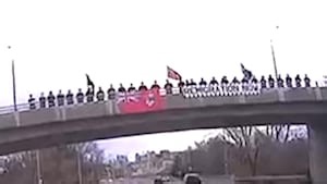 WATCH: Alleged white nationalist group seen demonstrating on London, Ont. bridge