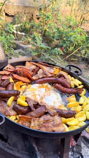 When did food taste real? In the Romanian countryside, cooking is not a trend but a lineage, an inheritance passed from calloused hands to eager palms. From Bucovina’s painted hills to the plains of Muntenia, from Oltenia’s orchards to windswept Dobrogea, yard to table is not a slogan but a daily liturgy. In Banat, Crișana, Maramureș, Transylvania, Moldova, and down by the Danube Delta, the ritual endures. The pig is raised through winter, the lard rendered slow, the potatoes pulled from stubbor