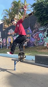 567K views · 10K reactions | Tirou onda nesse BS Crooked One Foot "Olhar de Back" - @luciano_charliebrown | Anfibios Skate | Facebook