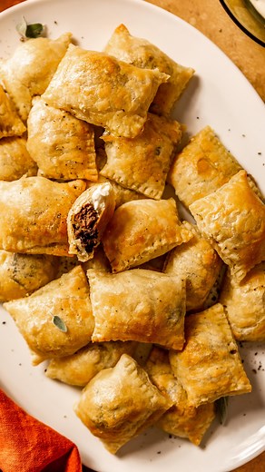 Appetizers are always in demand during the holidays, and our newest app recipe is elegant, festive and oh-so savory. We’re making Mini Beef Wellington Bites! These bites are the perfect way to enjoy a fancy cut of beef during the holidays—you only need 8 ounces for 30 bites! Plus, the bites include a Dijon-Boursin spread with the tender beef filet all wrapped up in flaky, golden pastry. What could be better?! #ad @iowabeefcouncil Recipe linked in bio. https://zestfulkitchen.com/beef-wellington-b